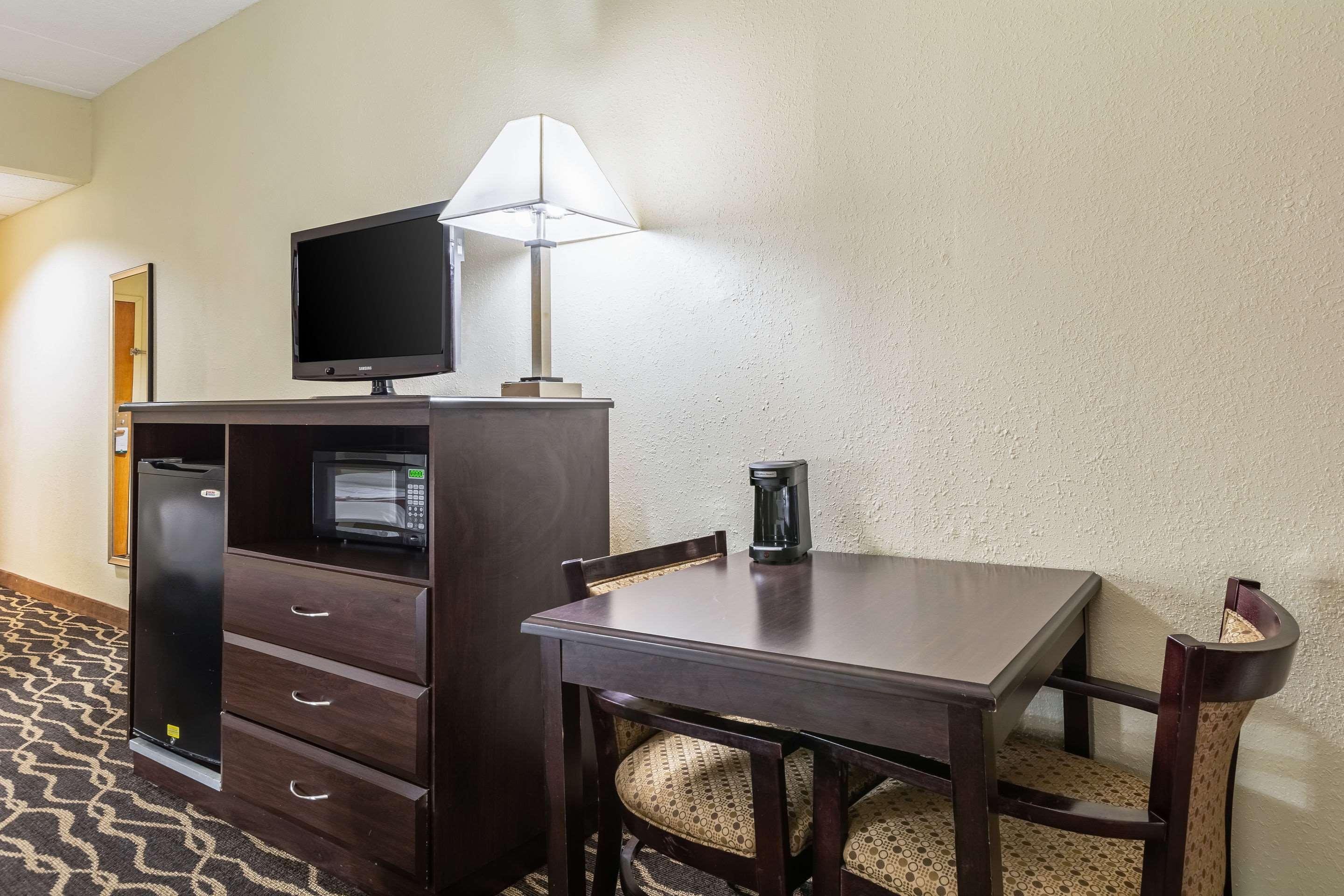 Quality Inn & Suites Southport Indianapolis Extérieur photo