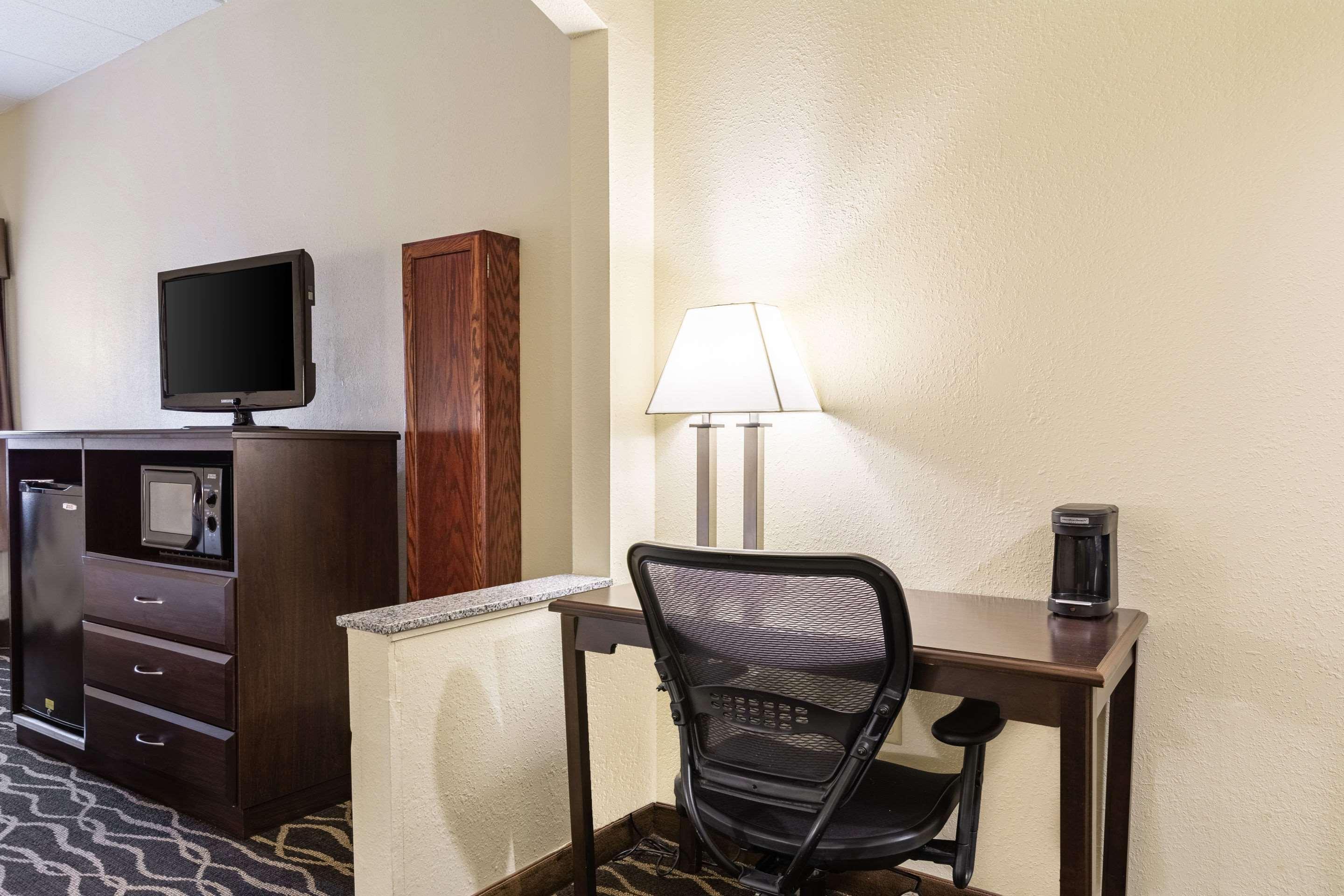 Quality Inn & Suites Southport Indianapolis Extérieur photo