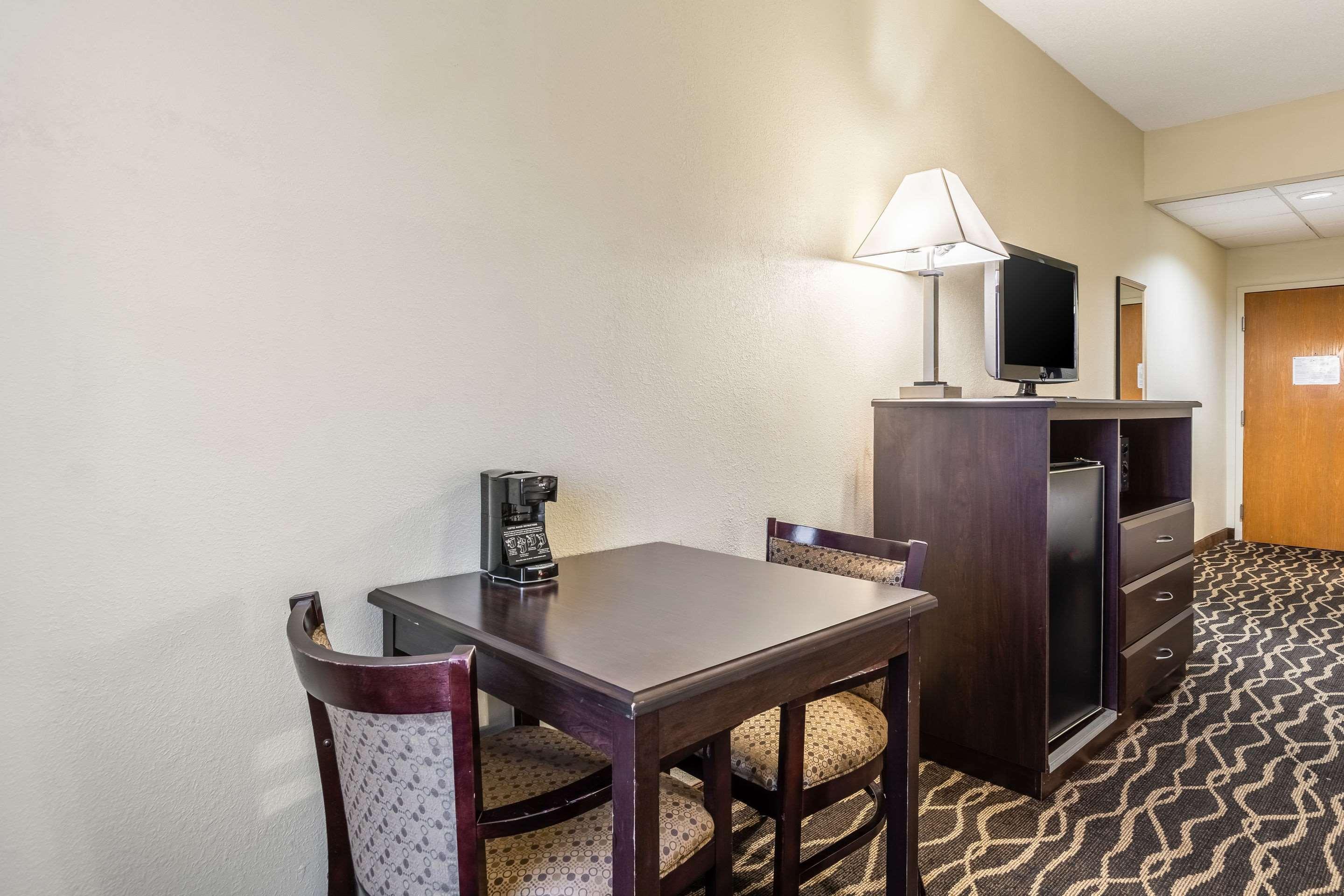 Quality Inn & Suites Southport Indianapolis Extérieur photo