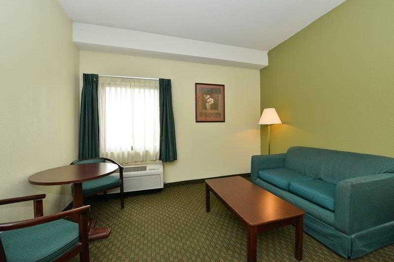 Quality Inn & Suites Southport Indianapolis Extérieur photo