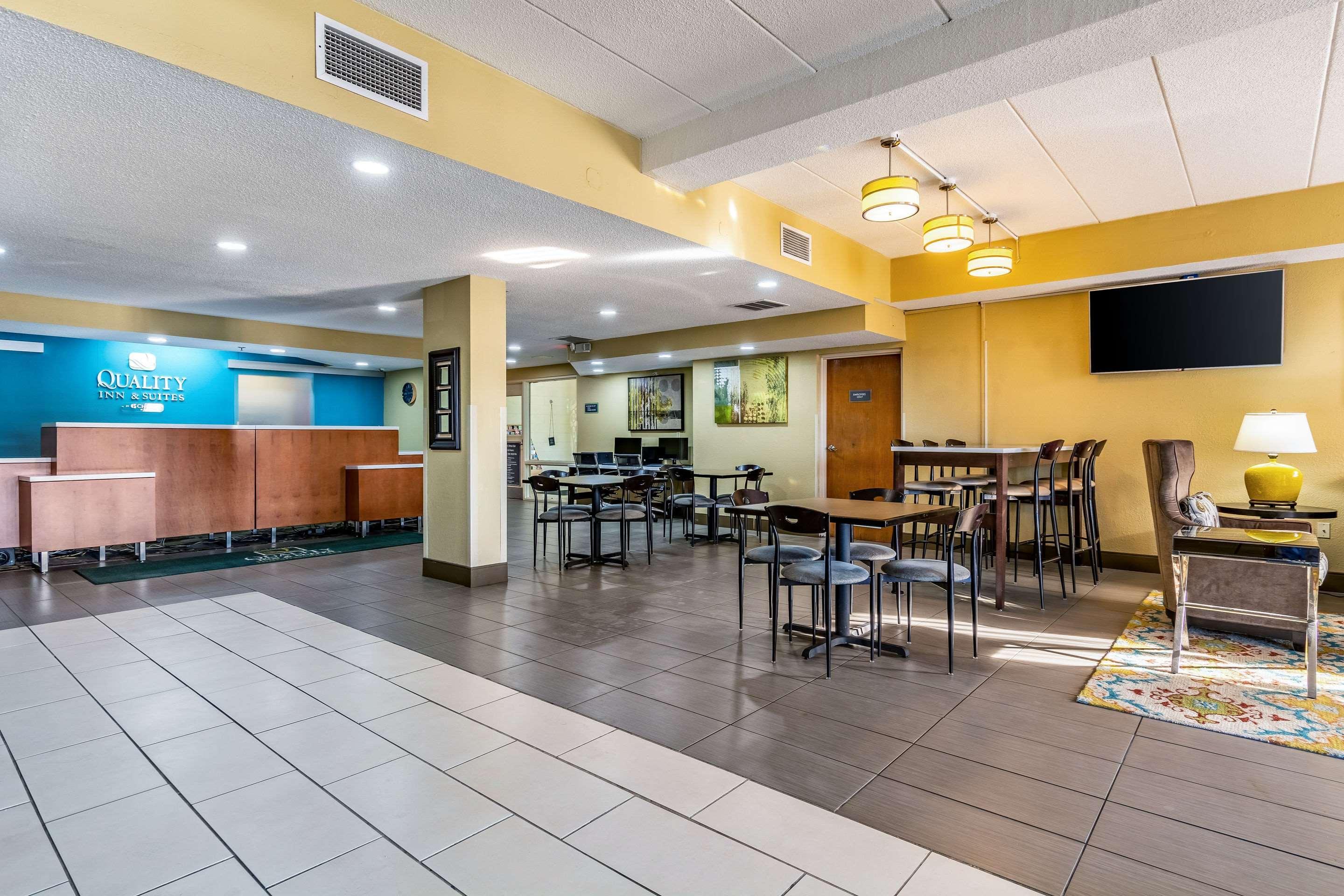 Quality Inn & Suites Southport Indianapolis Extérieur photo