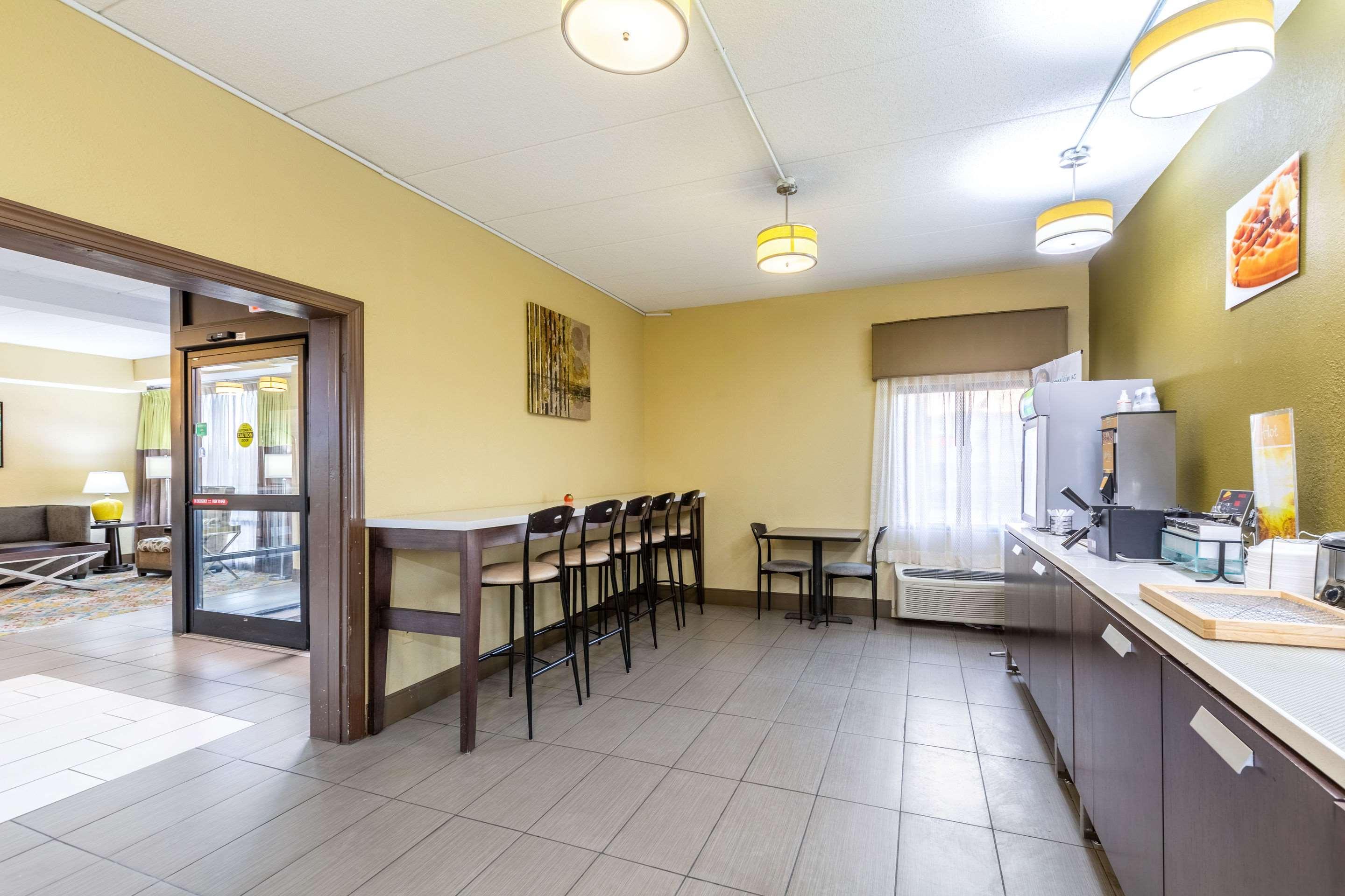 Quality Inn & Suites Southport Indianapolis Extérieur photo